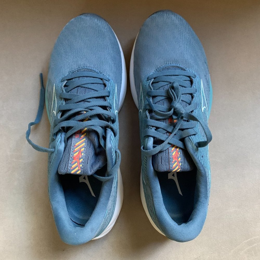 Mizuno Women's Wave Rider 26 Energy Running Shoes